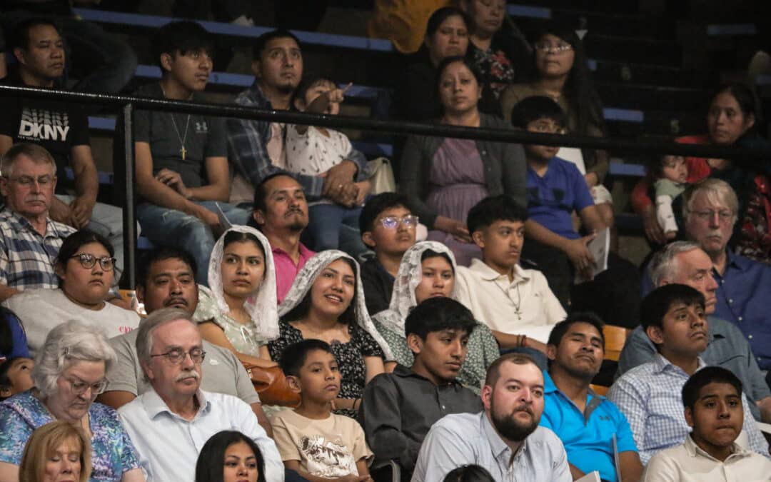La Misa Crismal da la bienvenida a todos; los sacerdotes renuevan sus promesas