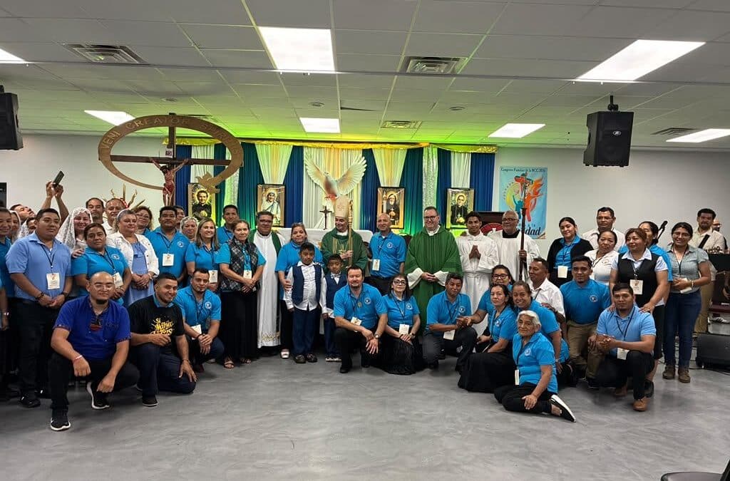 Los católicos fortalecen su fe durante el Congreso Carismático en Bowling Green.